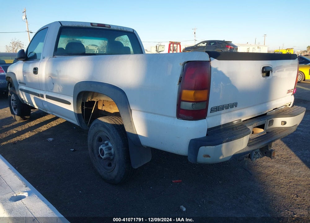 2001 GMC SIERRA 2500HD SL VIN: 1GTHC24U51E166649