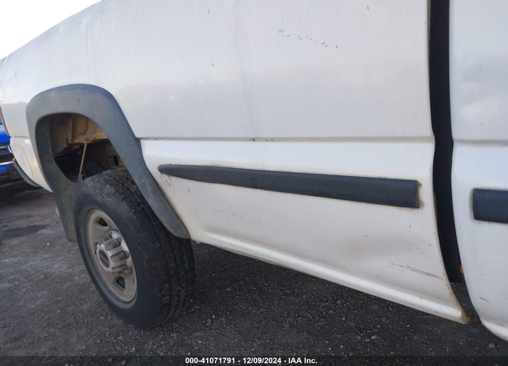 2001 GMC SIERRA 2500HD SL VIN: 1GTHC24U51E166649