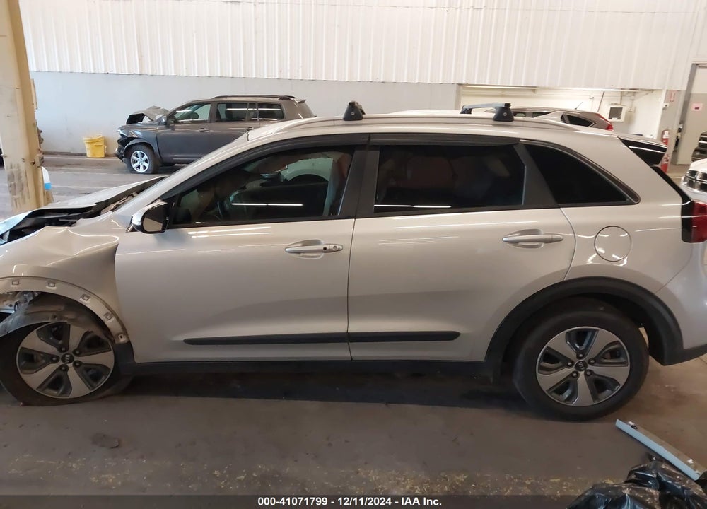 2018 KIA NIRO EX VIN: KNDCC3LC8J5127806