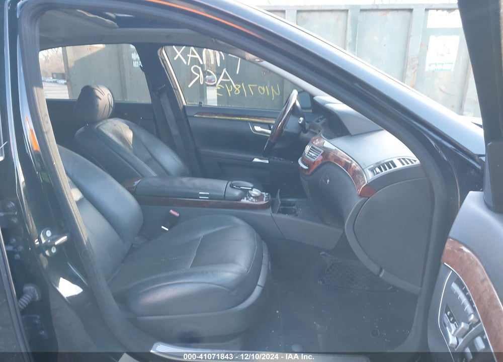 2007 MERCEDES-BENZ S 550 VIN: WDDNG71X07A057444