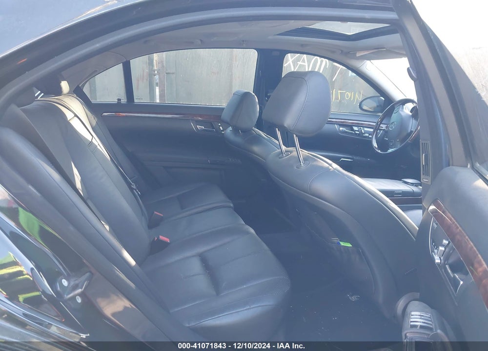 2007 MERCEDES-BENZ S 550 VIN: WDDNG71X07A057444