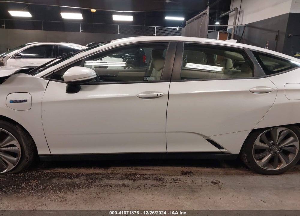 2018 HONDA CLARITY PLUG-IN HYBRID VIN: JHMZC5F11JC015021