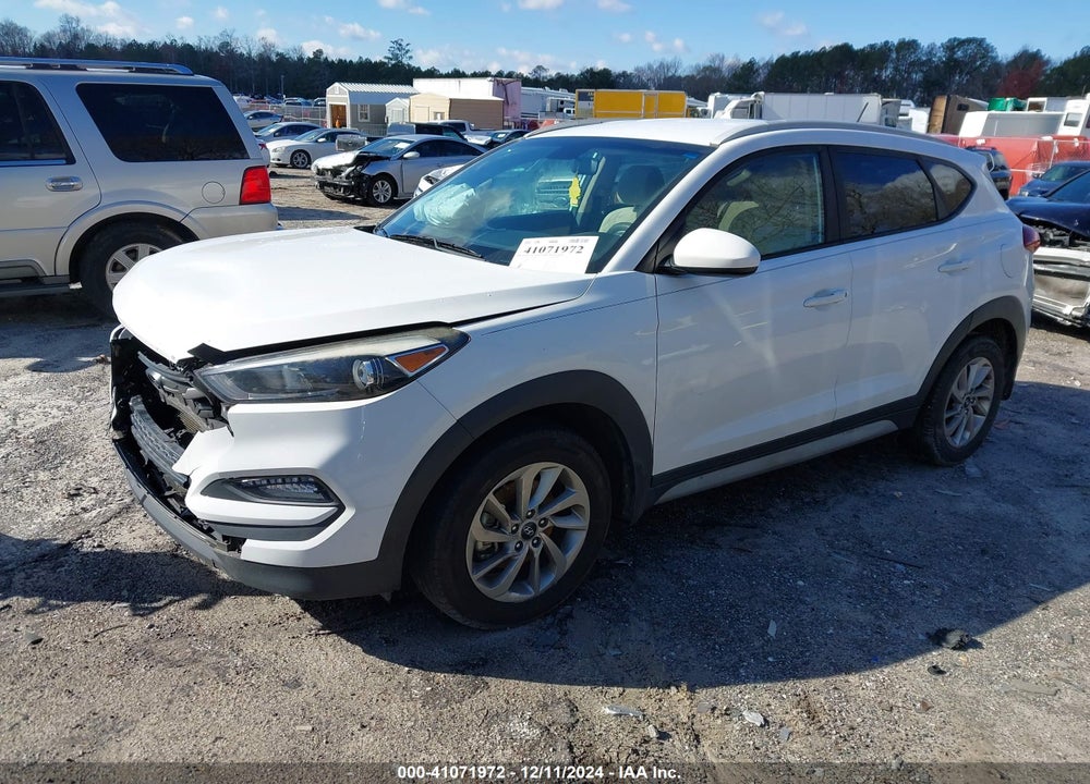 2017 HYUNDAI TUCSON SE VIN: KM8J33A40HU402826