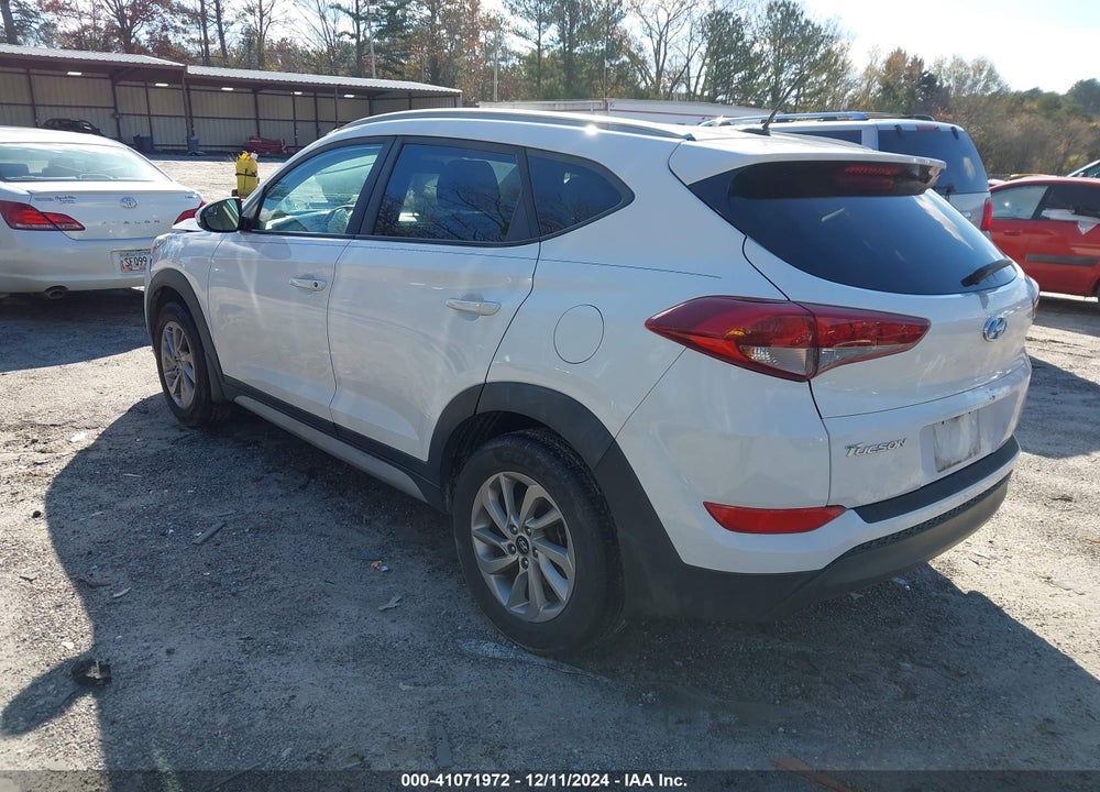 2017 HYUNDAI TUCSON SE VIN: KM8J33A40HU402826