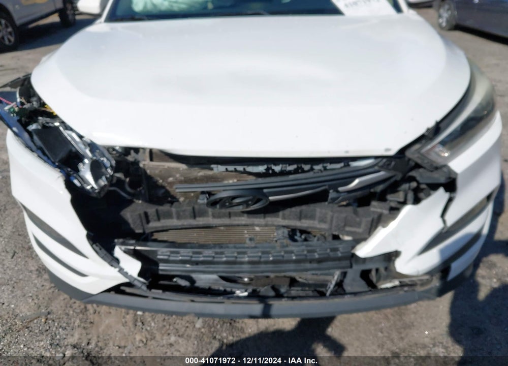 2017 HYUNDAI TUCSON SE VIN: KM8J33A40HU402826