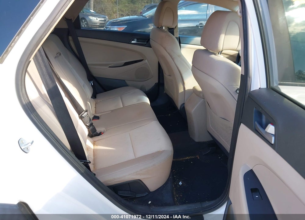 2017 HYUNDAI TUCSON SE VIN: KM8J33A40HU402826