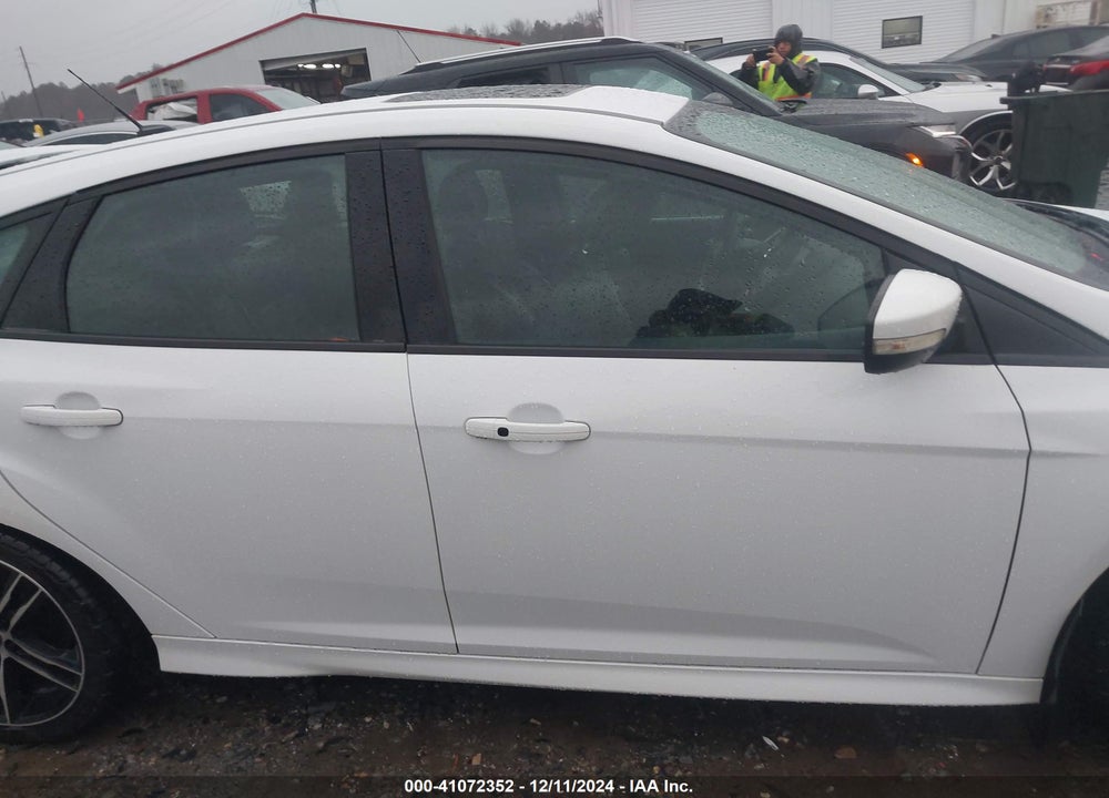 2017 FORD FOCUS ST VIN: 1FADP3L97HL262204
