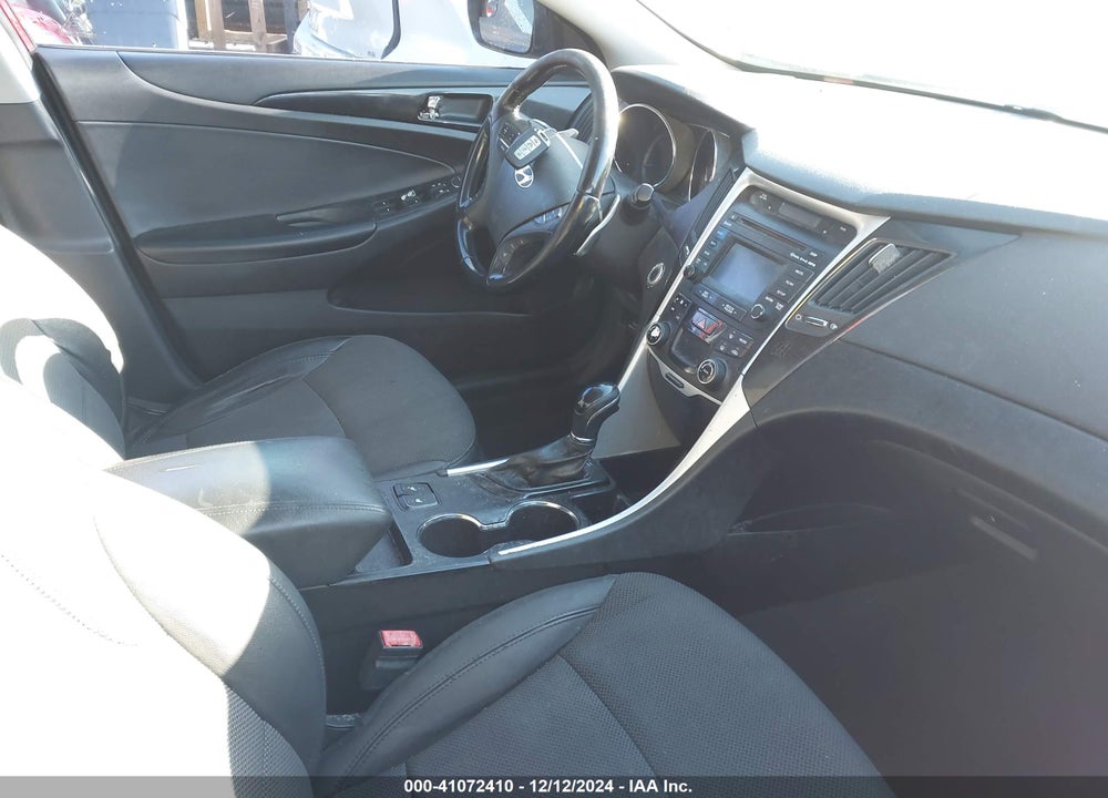 2014 HYUNDAI SONATA SE 2.0T VIN: 5NPEC4AB1EH860195