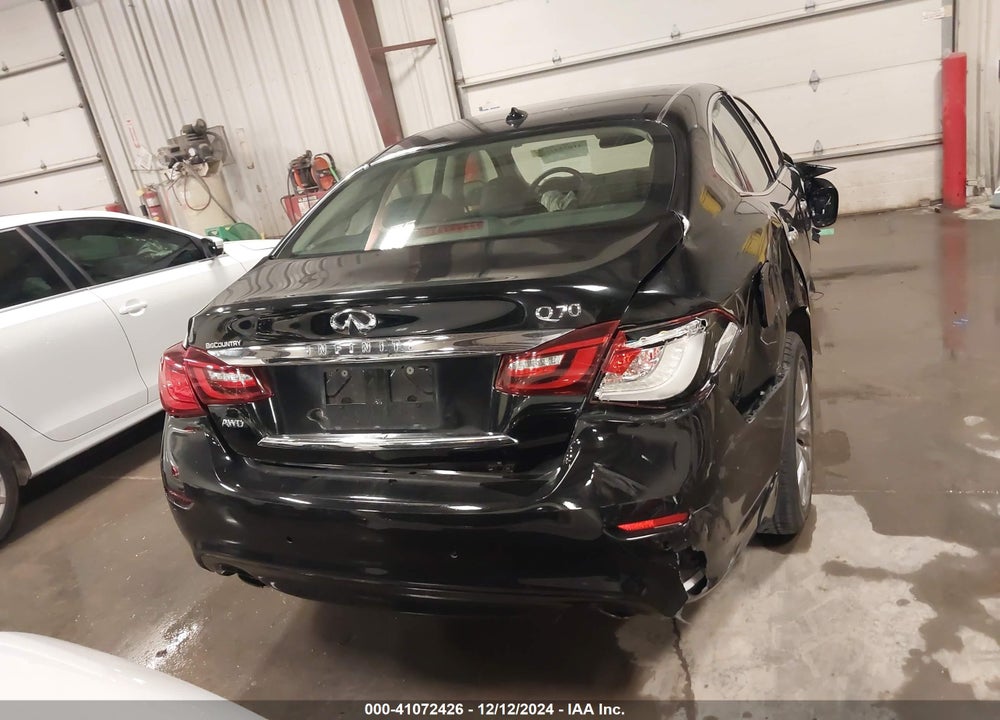 2015 INFINITI Q70 VIN: JN1BY1AR9FM561581