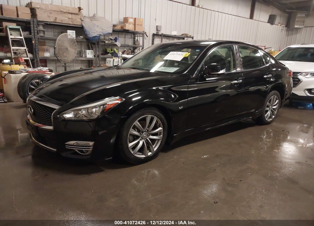 2015 INFINITI Q70 VIN: JN1BY1AR9FM561581