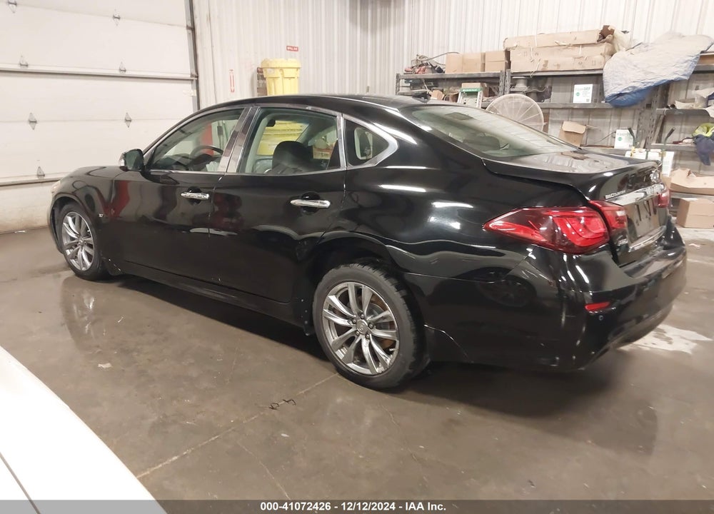 2015 INFINITI Q70 VIN: JN1BY1AR9FM561581