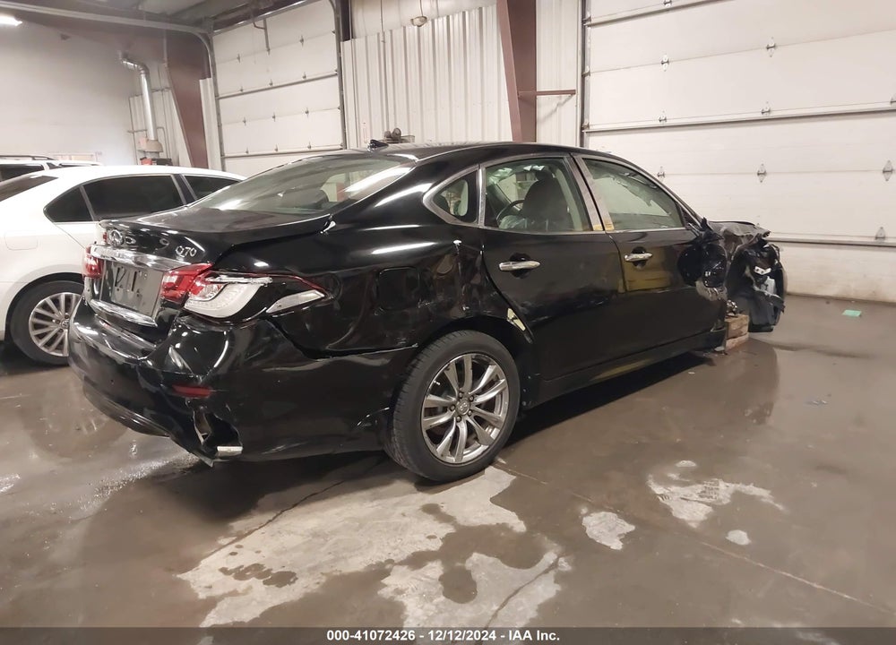 2015 INFINITI Q70 VIN: JN1BY1AR9FM561581