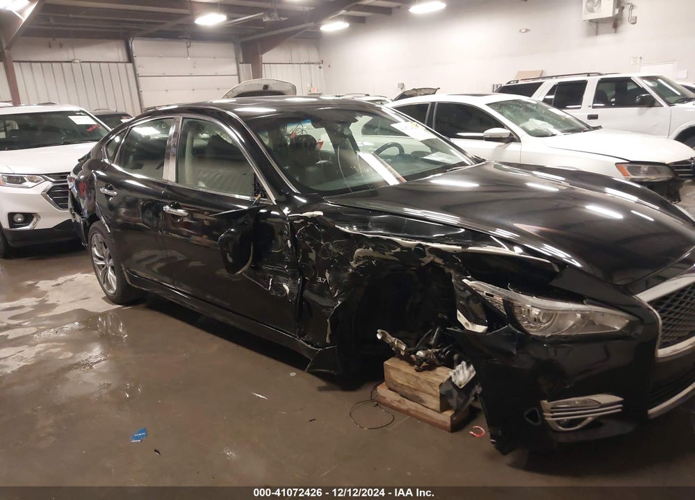 2015 INFINITI Q70 VIN: JN1BY1AR9FM561581