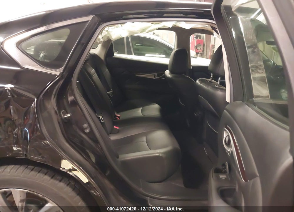 2015 INFINITI Q70 VIN: JN1BY1AR9FM561581