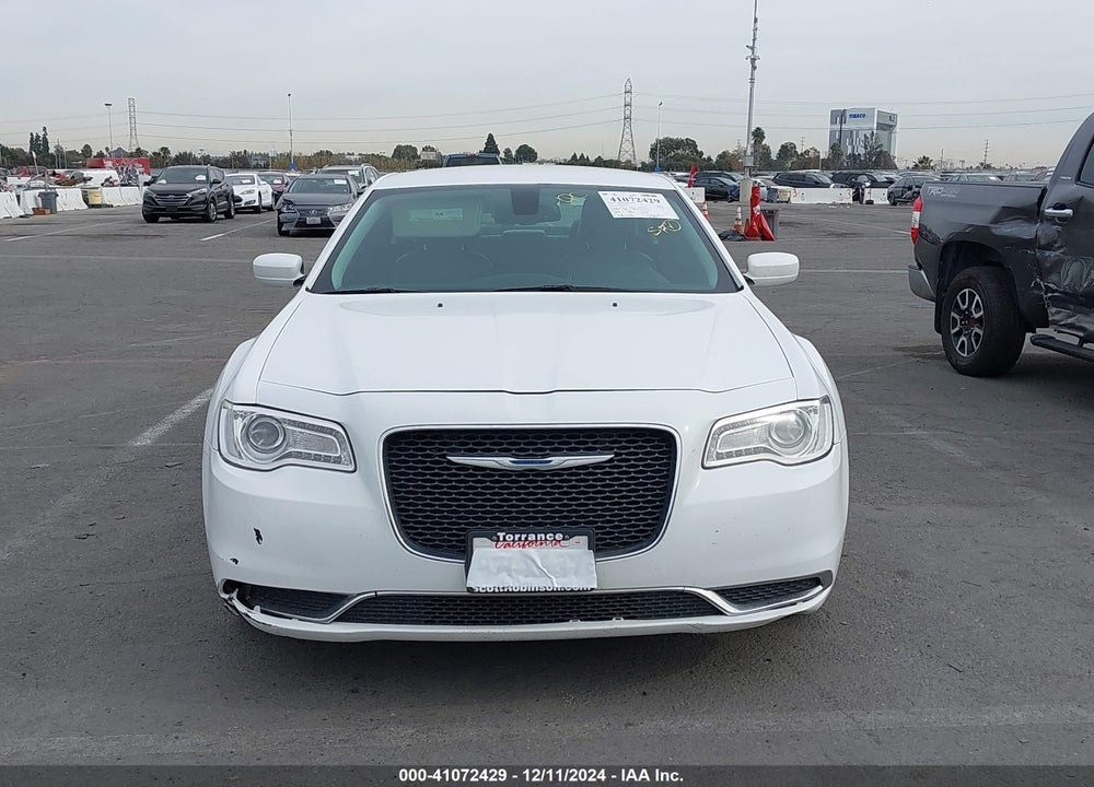 2016 CHRYSLER 300 LIMITED VIN: 2C3CCAAG1GH142051
