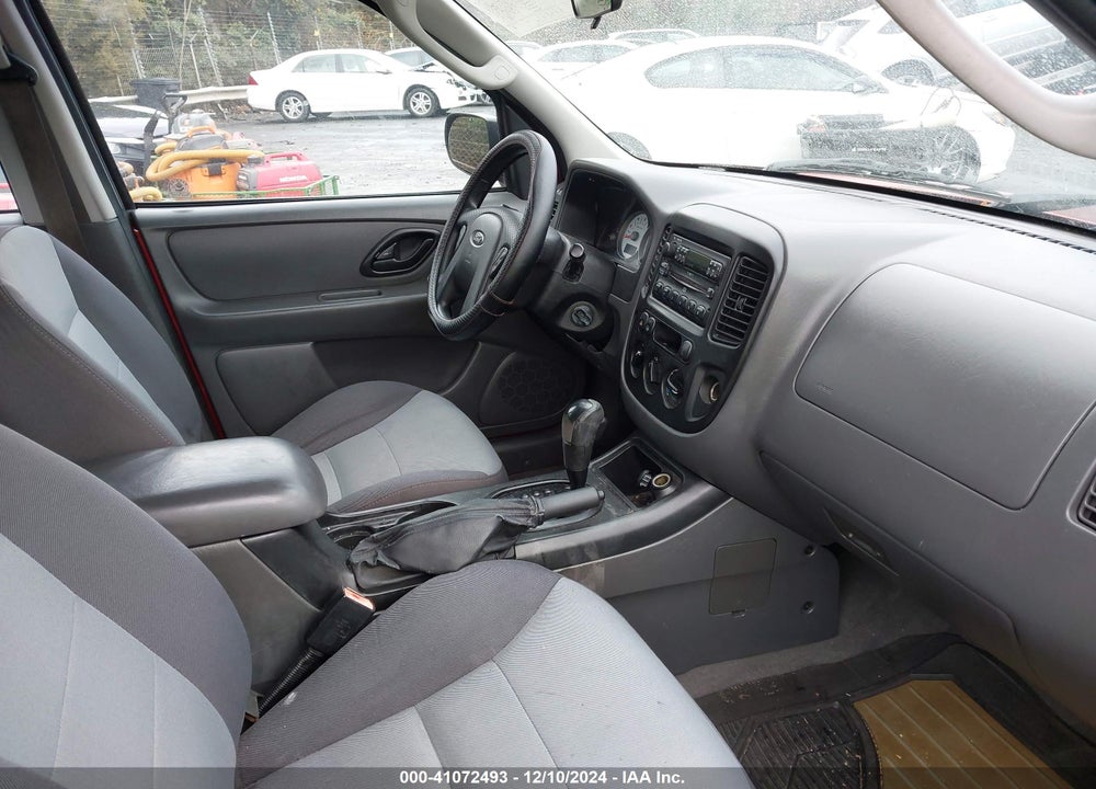 2005 FORD ESCAPE XLS VIN: 1FMYU02Z45DA17611