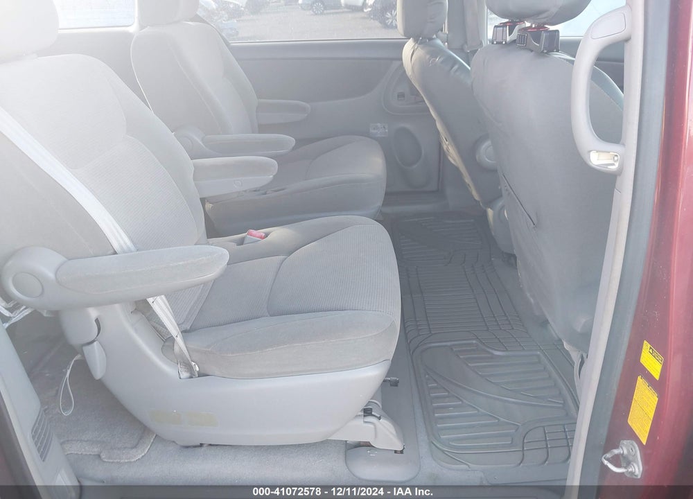 2004 TOYOTA SIENNA LE VIN: 5TDZA23C14S000405