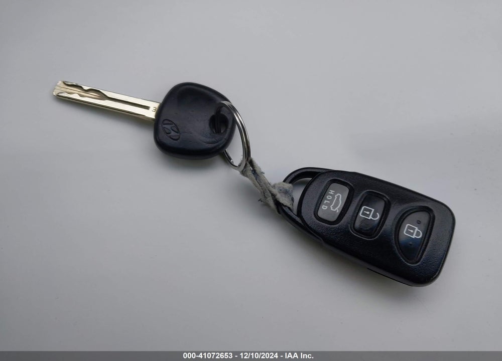 2013 HYUNDAI SONATA GLS VIN: 5NPEB4AC4DH804309