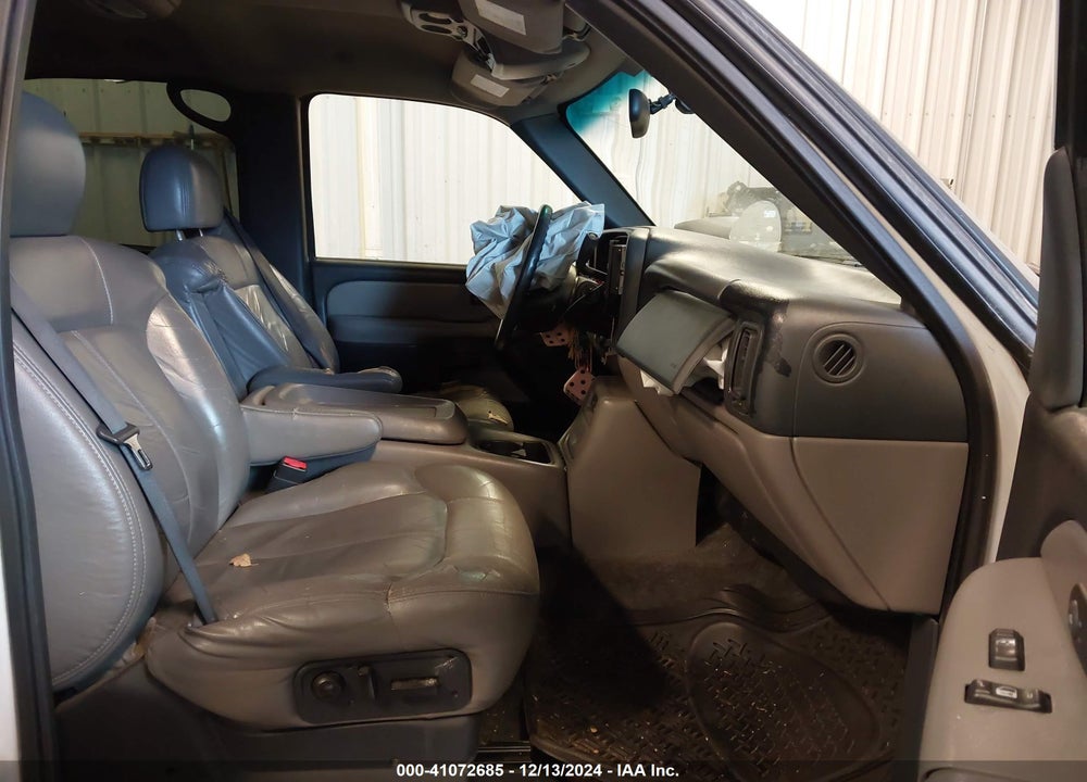 2002 CHEVROLET TAHOE LT VIN: 1GNEC13Z82R250332