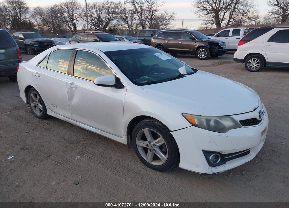 2014 TOYOTA CAMRY SE VIN: 4T1BF1FK2EU402457