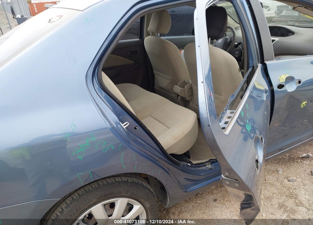 2011 TOYOTA YARIS VIN: JTDBT4K32B1405689
