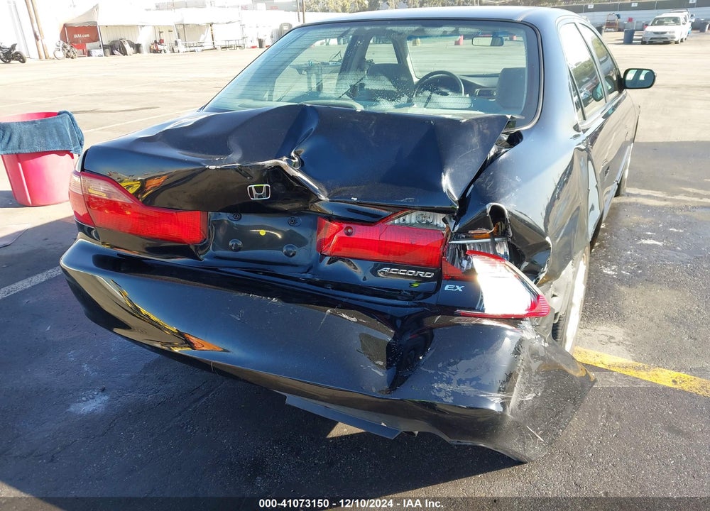 1998 HONDA ACCORD EX VIN: 1HGCG6672WA061113