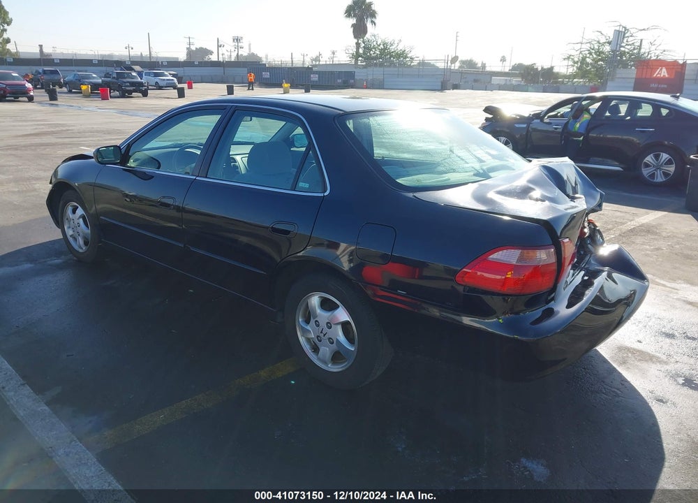 1998 HONDA ACCORD EX VIN: 1HGCG6672WA061113