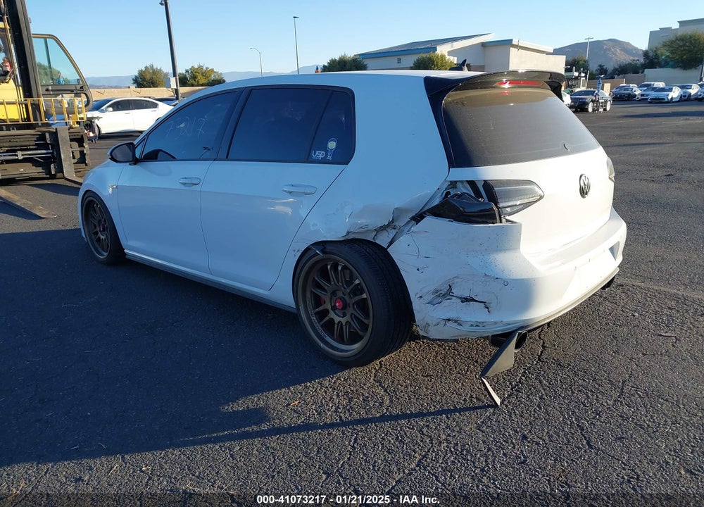 2015 VOLKSWAGEN GOLF GTI 2.0T SE W/PERFORMANCE PACKAGE 4-DOOR VIN: 3VW547AU1FM104780