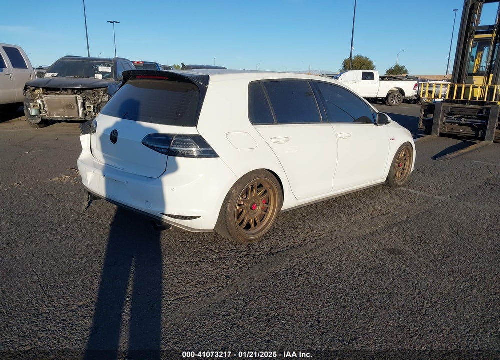 2015 VOLKSWAGEN GOLF GTI 2.0T SE W/PERFORMANCE PACKAGE 4-DOOR VIN: 3VW547AU1FM104780