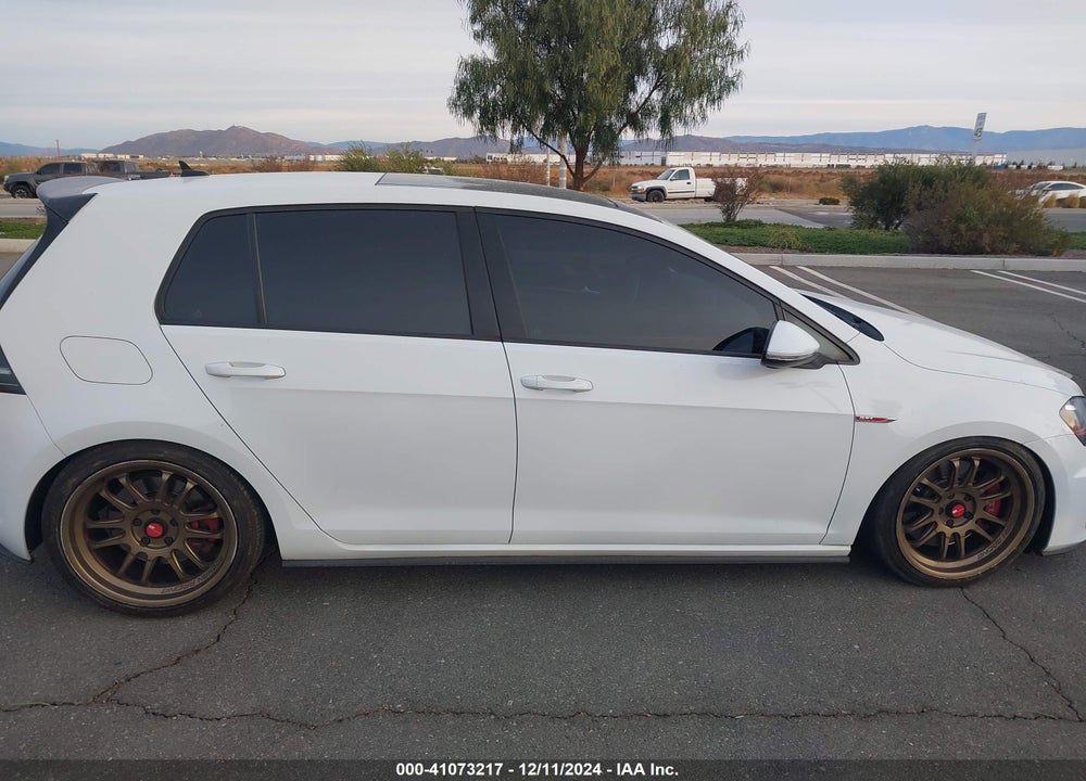 2015 VOLKSWAGEN GOLF GTI 2.0T SE W/PERFORMANCE PACKAGE 4-DOOR VIN: 3VW547AU1FM104780