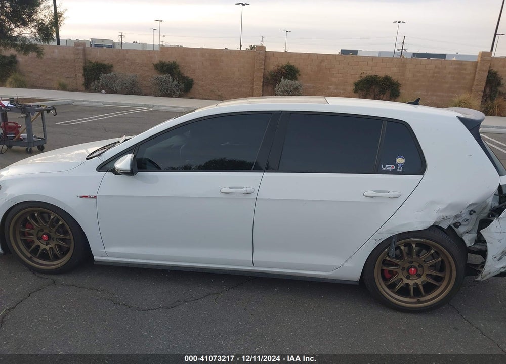 2015 VOLKSWAGEN GOLF GTI 2.0T SE W/PERFORMANCE PACKAGE 4-DOOR VIN: 3VW547AU1FM104780