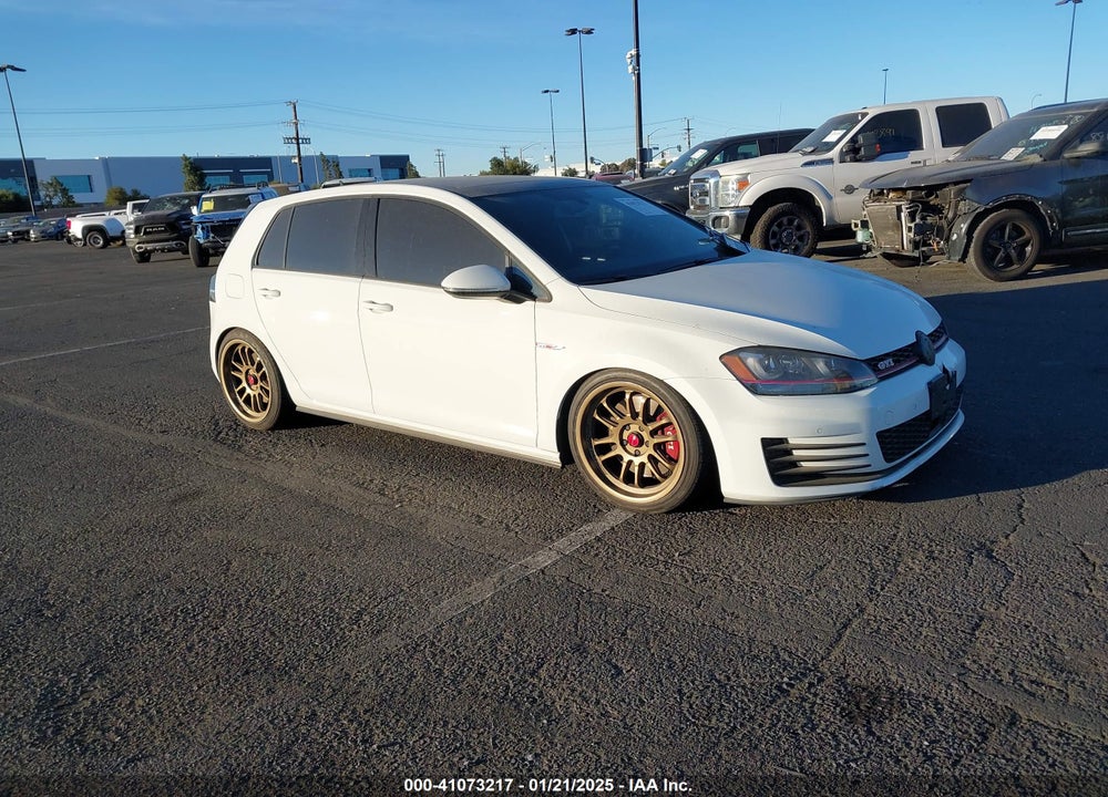 2015 VOLKSWAGEN GOLF GTI 2.0T SE W/PERFORMANCE PACKAGE 4-DOOR VIN: 3VW547AU1FM104780