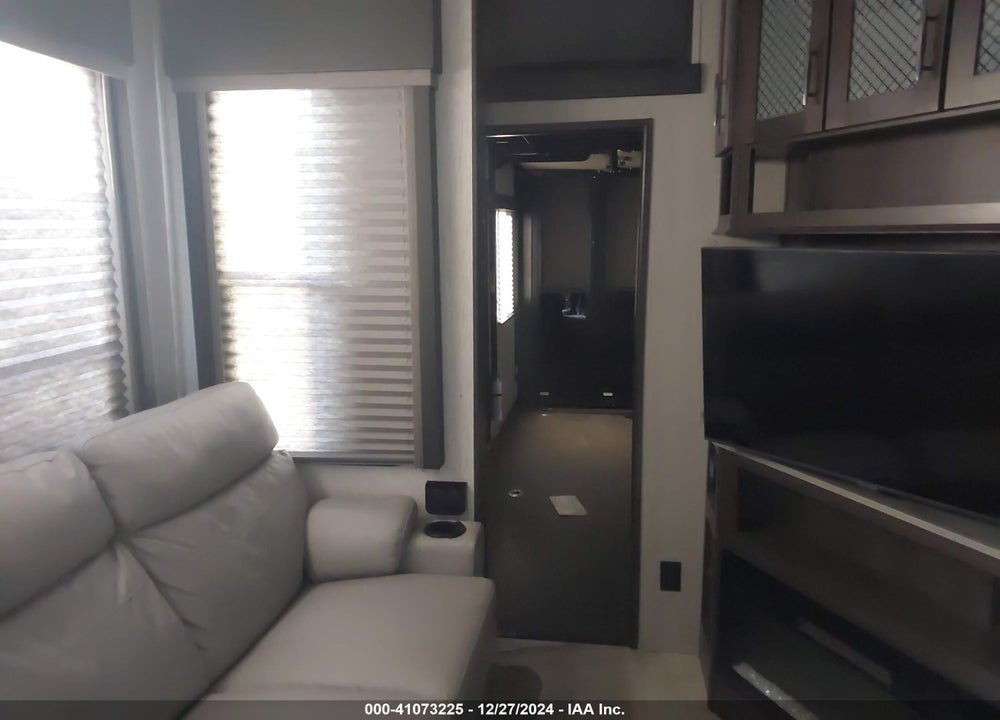 2021 GRAND DESIGN MOMENTUM VIN: 573FM4226M1119667