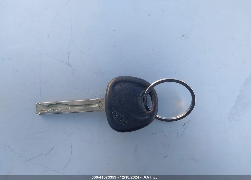 2011 KIA SORENTO LX VIN: 5XYKT3A15BG001764