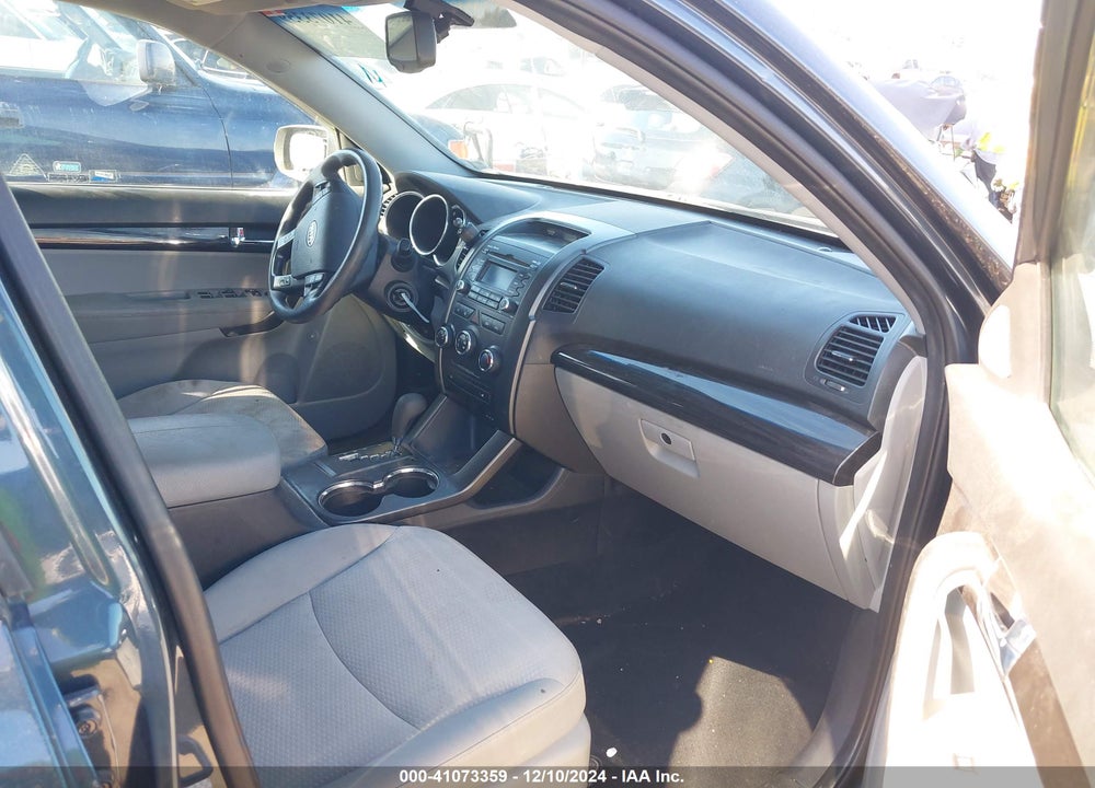 2011 KIA SORENTO LX VIN: 5XYKT3A15BG001764
