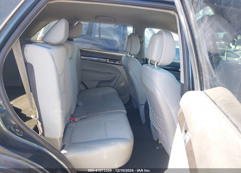 2011 KIA SORENTO LX VIN: 5XYKT3A15BG001764