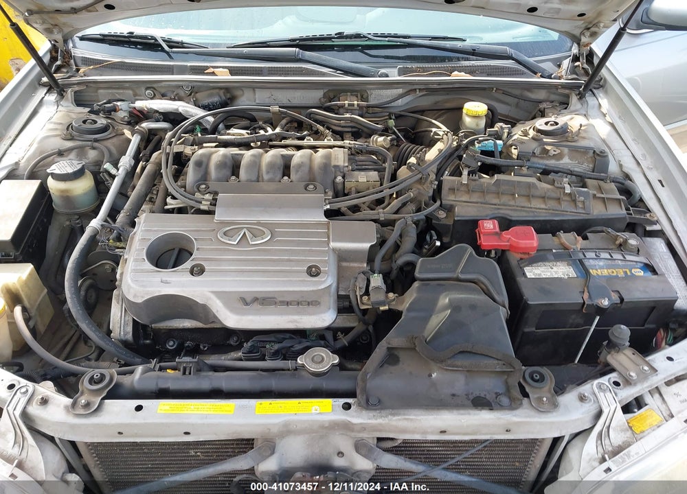 2000 INFINITI I30 LUXURY/TOURING VIN: JNKCA31A8YT125789