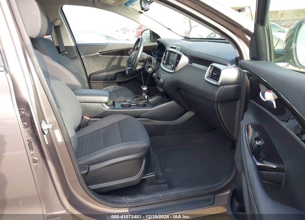 2019 KIA SORENTO 2.4L LX VIN: 5XYPG4A33KG548128