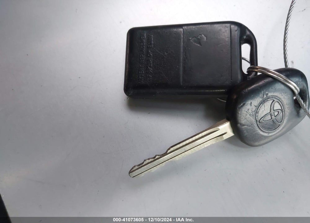 2008 TOYOTA COROLLA CE VIN: 1NXBR32E48Z998517