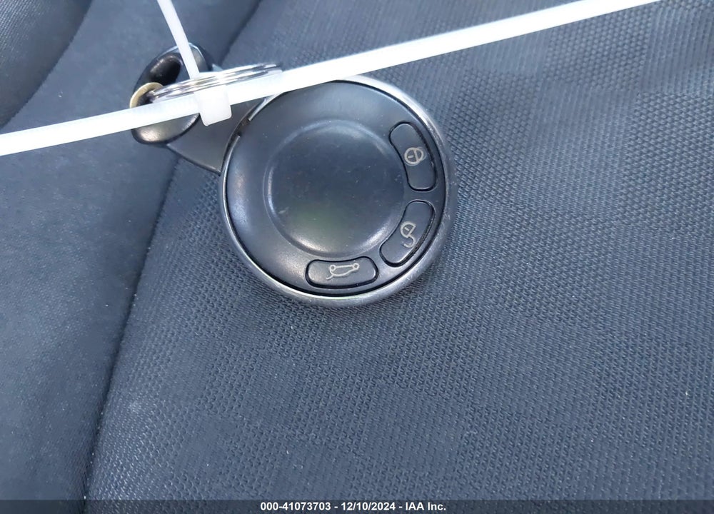 2008 MINI COOPER S VIN: WMWMF73598TV37182