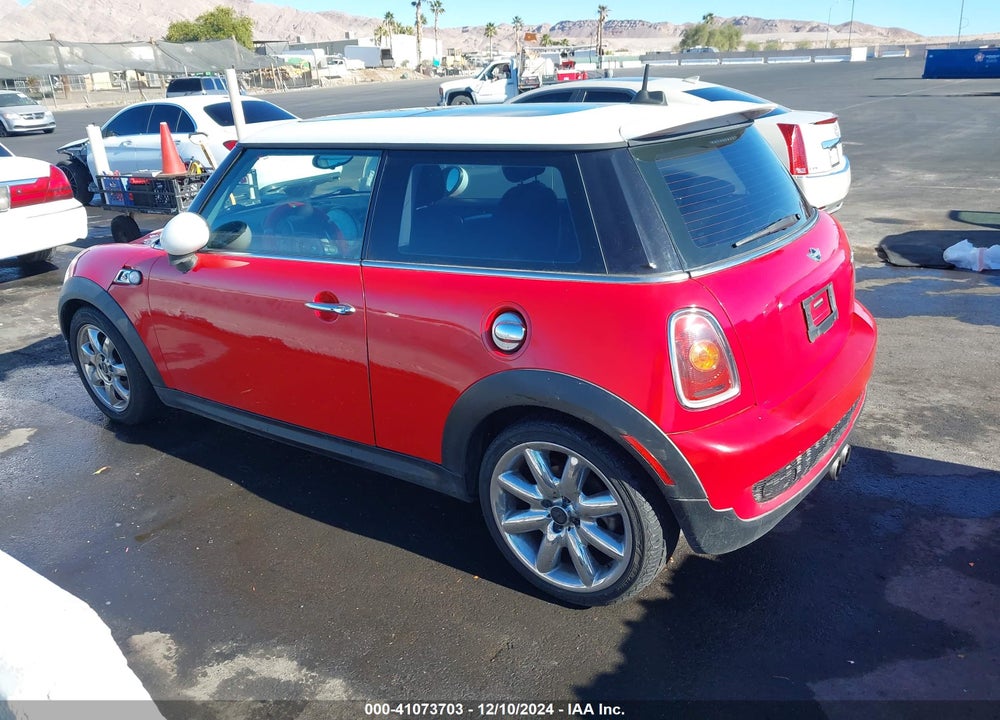 2008 MINI COOPER S VIN: WMWMF73598TV37182