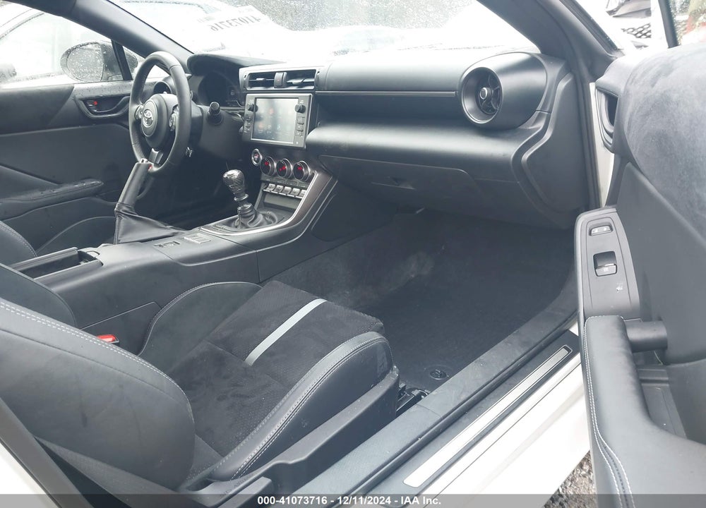 2024 TOYOTA GR86 PREMIUM VIN: JF1ZNBE10R9753452