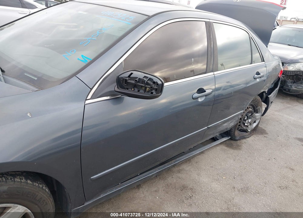 2005 HONDA ACCORD 2.4 LX VIN: JHMCM564X5C002027