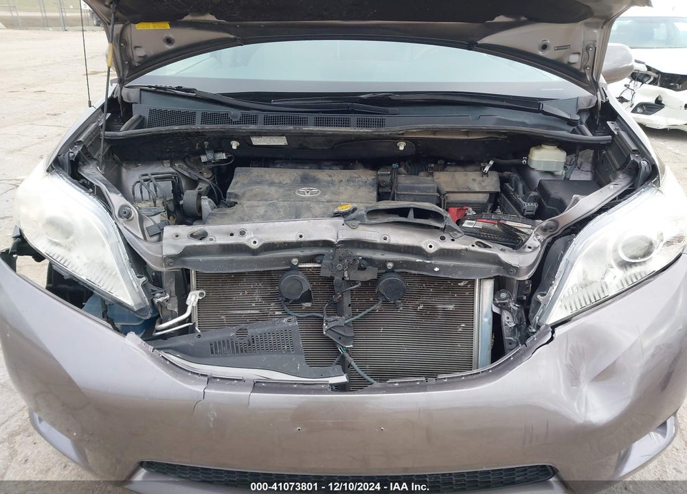 2011 TOYOTA SIENNA XLE V6 VIN: 5TDYK3DC8BS015848