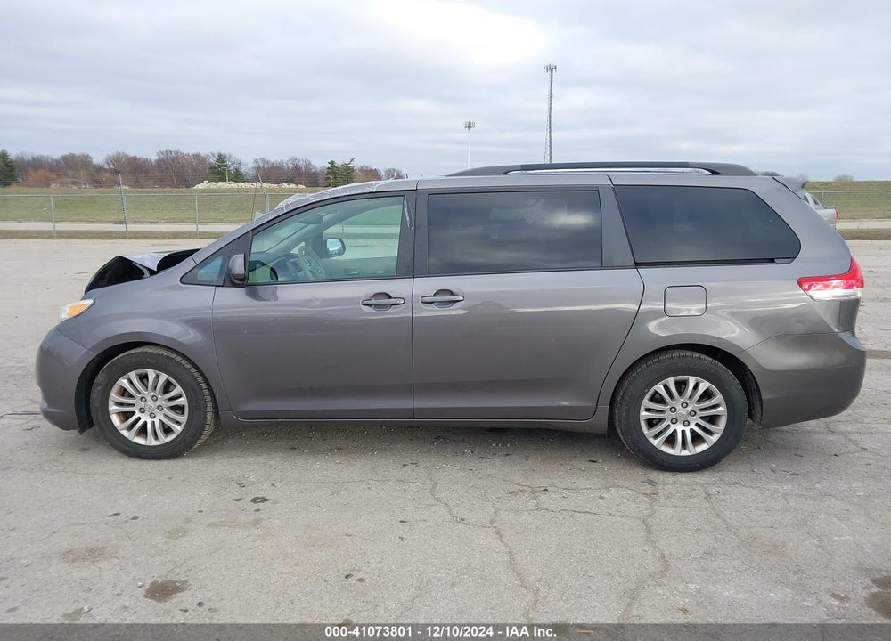 2011 TOYOTA SIENNA XLE V6 VIN: 5TDYK3DC8BS015848