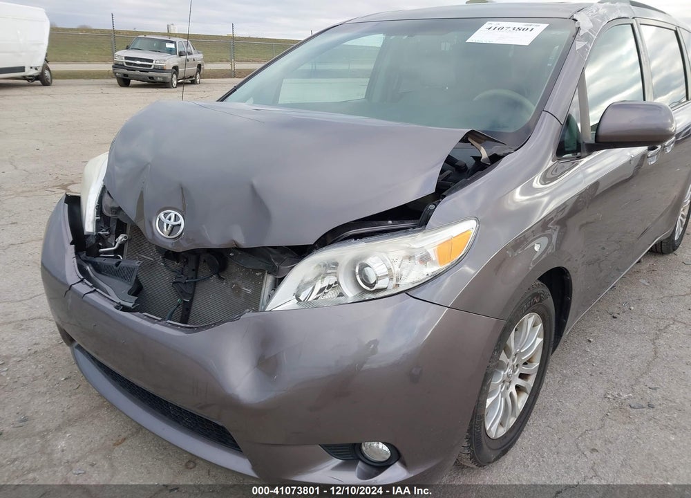 2011 TOYOTA SIENNA XLE V6 VIN: 5TDYK3DC8BS015848