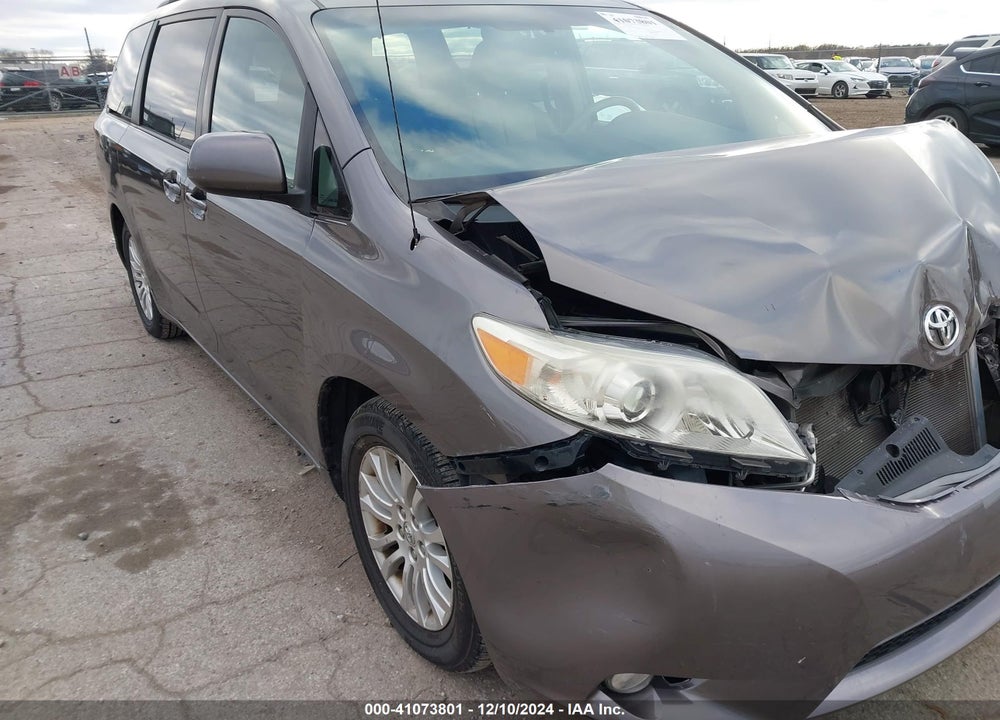 2011 TOYOTA SIENNA XLE V6 VIN: 5TDYK3DC8BS015848