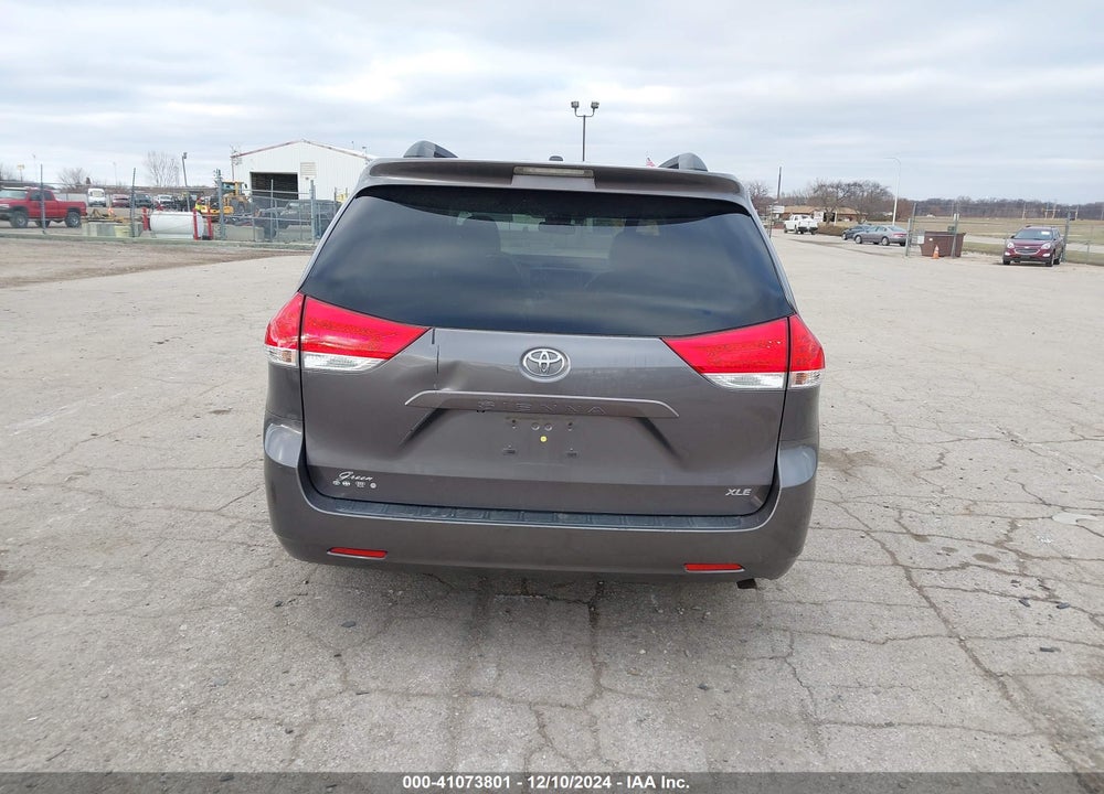 2011 TOYOTA SIENNA XLE V6 VIN: 5TDYK3DC8BS015848