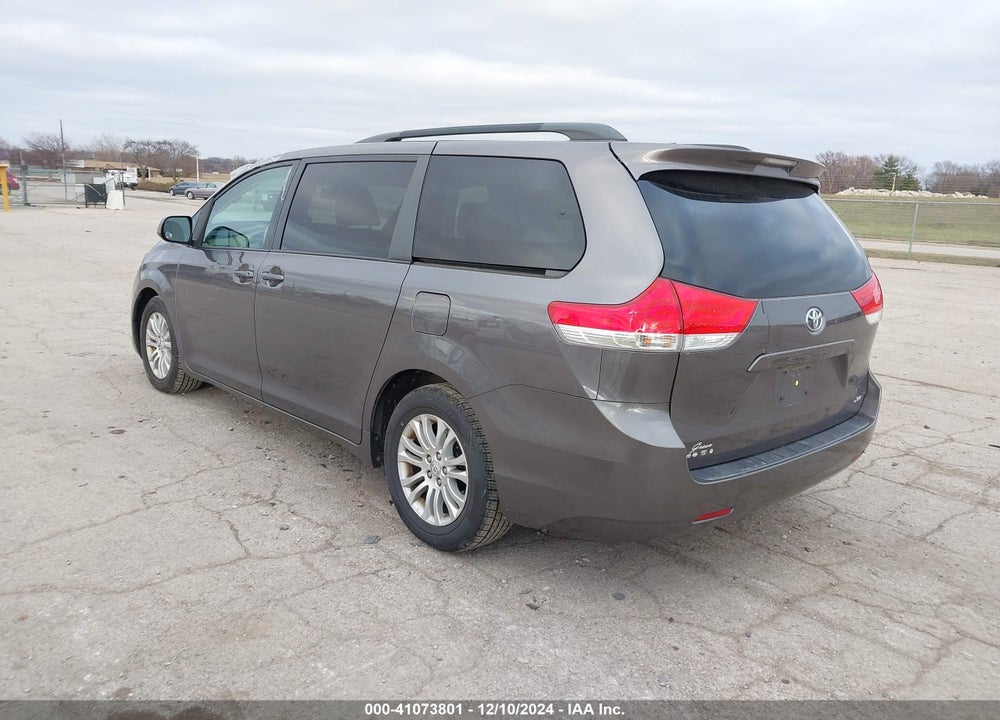 2011 TOYOTA SIENNA XLE V6 VIN: 5TDYK3DC8BS015848