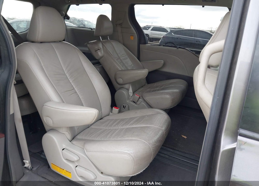2011 TOYOTA SIENNA XLE V6 VIN: 5TDYK3DC8BS015848
